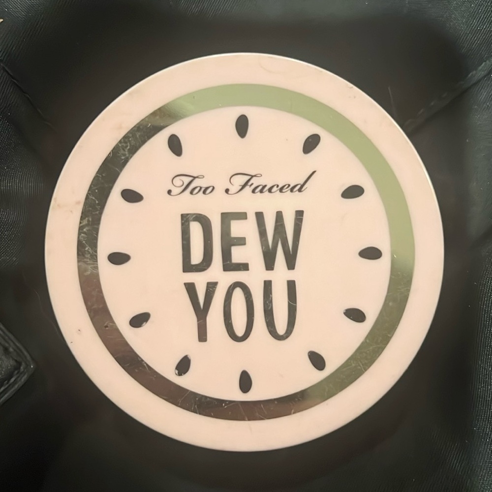TOO FACED- Dew You translucent radiant Carmel powder
